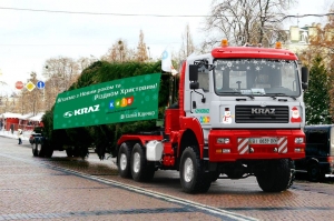 Новий сідельний тягач КрАЗ-6510ТЕ готовий доставити головну ялинку до Києва
