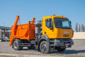 New Straddle Carrier Garbage Truck to Work at “KrAZ”