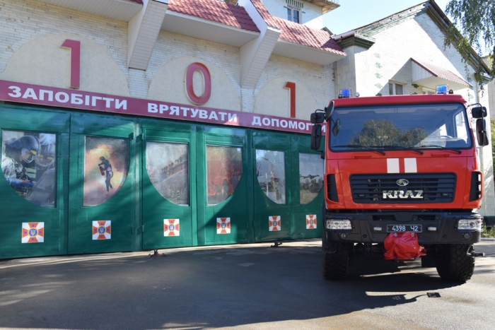 Підрозділи ДСНС Шостки і Конотопа до Дня рятівника отримали новенькі пожежні КрАЗи