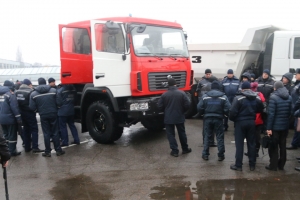 SSES Rescuers Learn to Extinguish Fire at a Big Warehouse